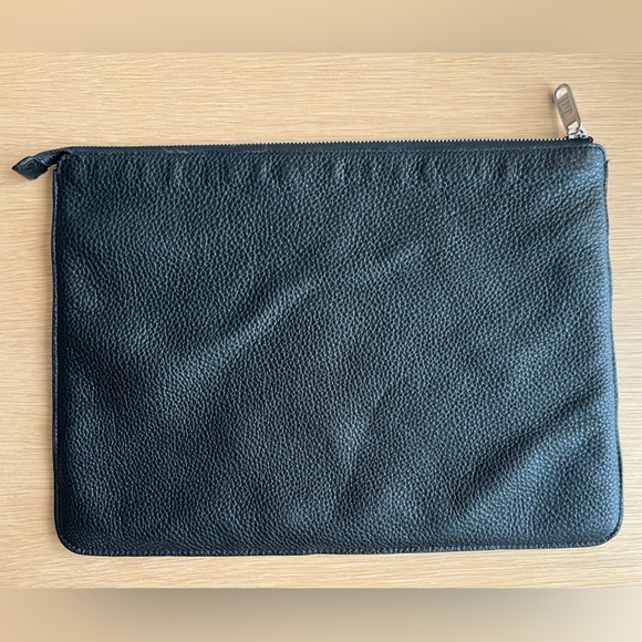 Marc by Marc Jacobs leather document holder. - Picture 3 of 7